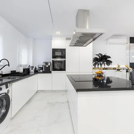 Апартаменти Luksusowy Z Ogrodem - - Puerto Banus *